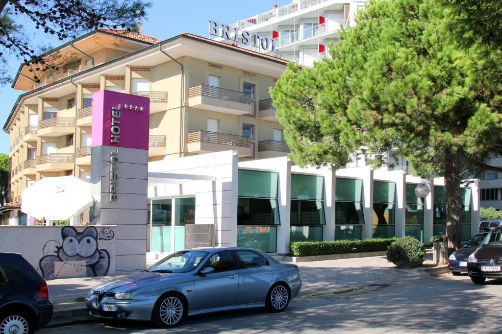 Hotel Bristol 利尼亚诺萨比亚多罗 外观 照片